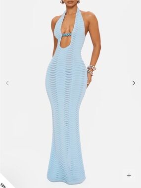 AZURA KNIT MAXI DRESS
Knitted halterneck maxi